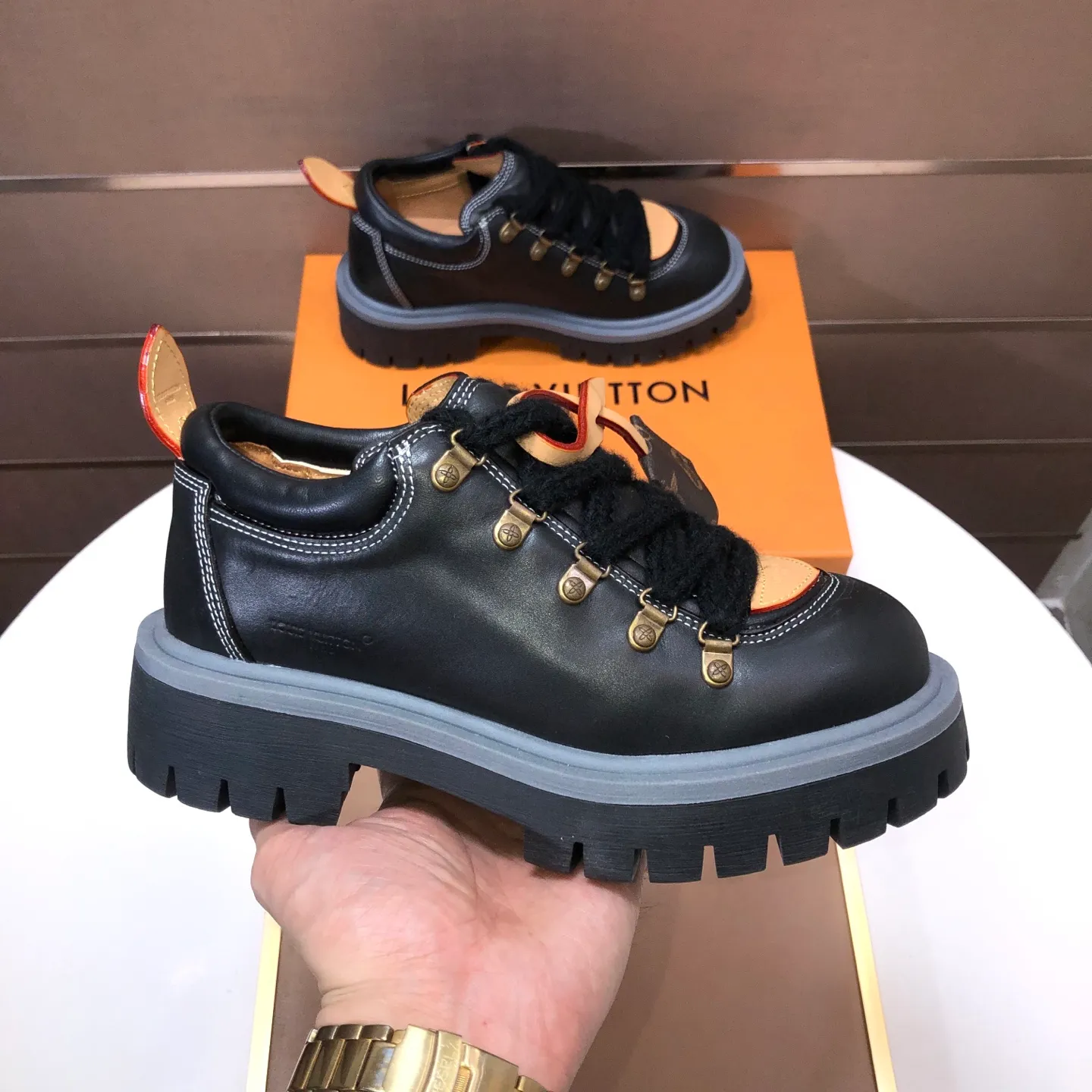 Men's shoes 💰660💰 LV Louis Vuitton 2025 autumn and winter new couple's new style, the original version is developed one to one, retro fashion, handsome and cool mountaineering derby shoes are out of stock 👍 💎 Material: imported first-layer cowhide 💎 Lining: imported lambskin 💎 Outsole: original molded TR non-slip sole 💎 Bottom height: 3.5cm 💎 Shoe size: 35-45 for both men and women